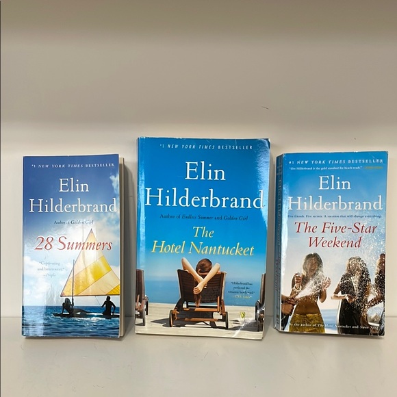 Elin Hilderbrand Book Set - Blue and White Covers - Picture 1 of 11